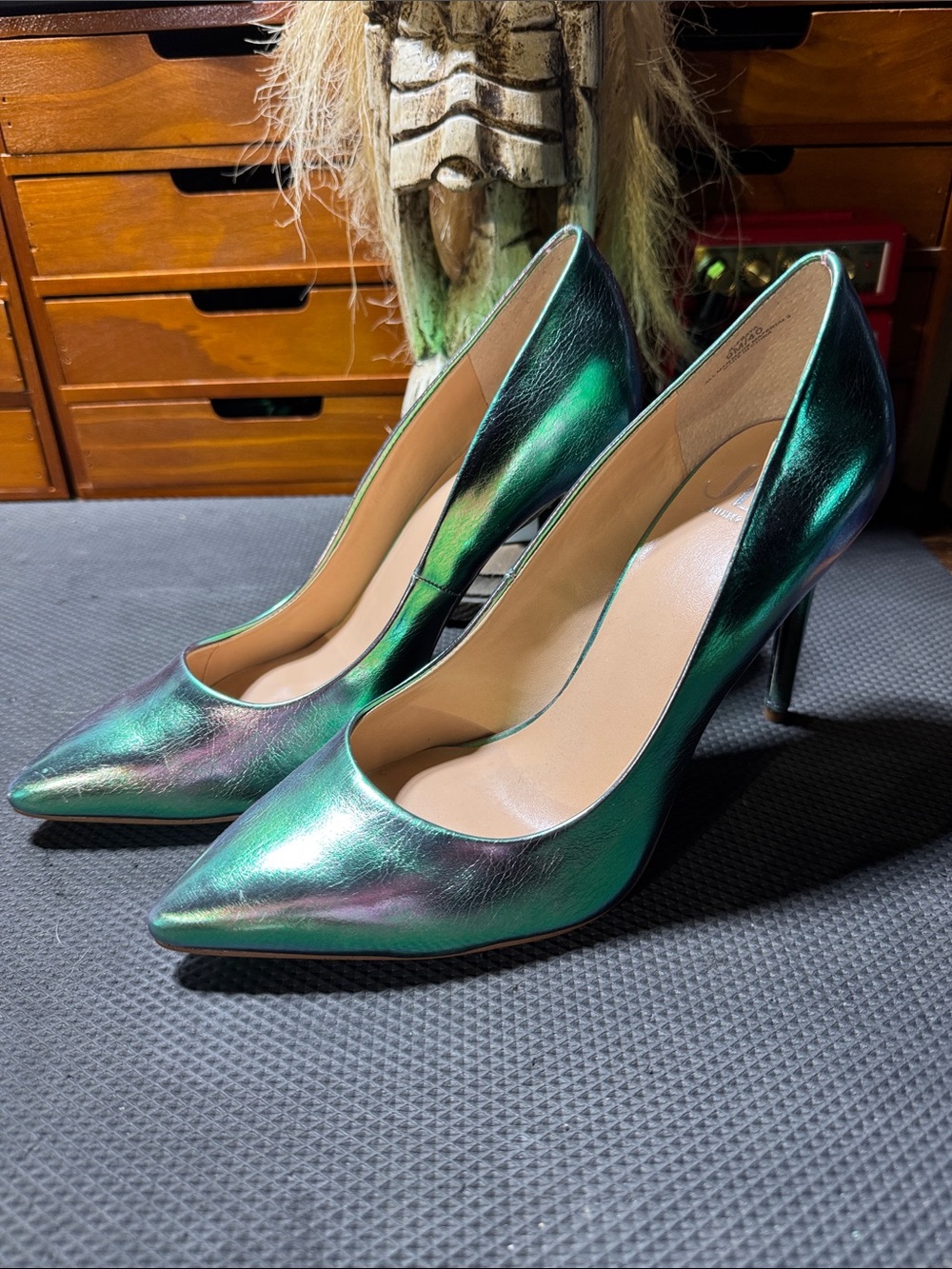 Jennifer Lopez Iridescent Green-Teal Pointed Toe Pumps